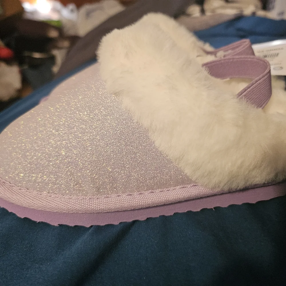 Cozy Purple and White Furry Outdoor Slippers Magellan NWT 10‎ Kids Size
